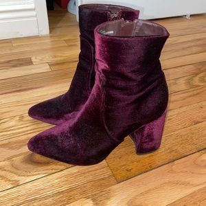 STEVE MADDEN MAROON BOOTIES